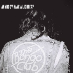 Cover von The Bongo Club; Schwarzweiß-Foto vom Rücken einer Person, auf der Jeansjacke steht "The Bongo Club"