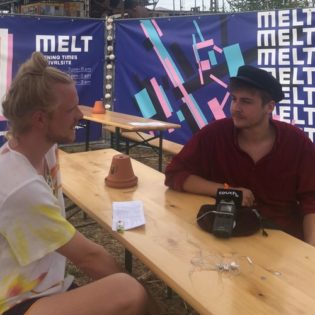 Zwei Grinsbacken unter sich: Iorie (rechts) und Interviewer Vincent. | © couchFM