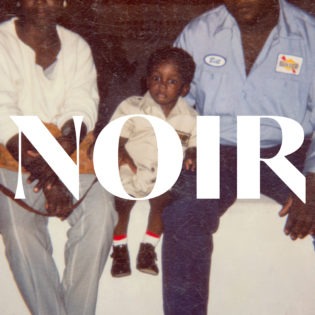 Jesse Markin ft. Akua Naru – “Exodus” vom Album NOIR; Foto von einer schwarzen Familie, darüber der Schriftzug NOIR