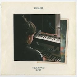 Cover von FOXTROTT - Wait; Fot einer Person, die Klavier spielt