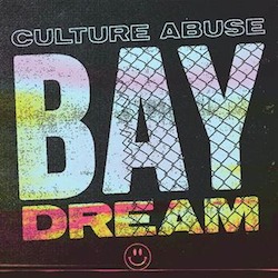 Culture Abuse Cover; Schriftzug "Bay Dream", in den Buchstaben sieht man das Muster von einem Drahtzaun