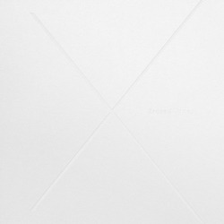 KIASMOS feat. HÖGNI - Zebra; ein weißes Kreuz auf weißem Grund, kaum sichtbar