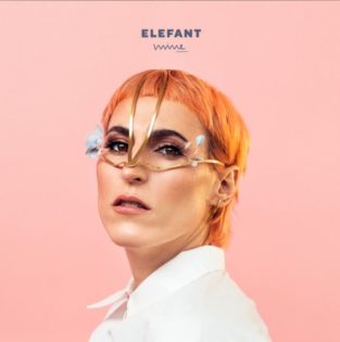 Cover von MINE – Elefant; Portrait der Künstlerin, sie trägt einen futuristischen goldenen Kopfschmuck und aus ihren Wimpern wachsen Blumen