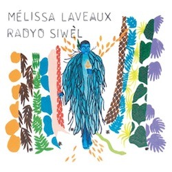 Albumcover von MÉLISSA LAVEAUX - Nan Fon Bwa; ein gemaltes Bild; in der Mitte ein Mensch in einem fransigen Umhang in Blau, auf den Seiten bunte Streifen, die aus unterschiedlichen Blättern bestehen