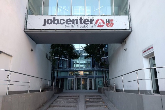 Außenansicht des Jobcenters in Berlin Neukölln.