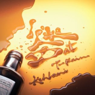 Cover von T-Pain ft. Kehlani – I Like Dat; eine umgekippte Flasche, die ausgelaufene Flüssigkeit bildet eine Pfütze und die Namen der Artists