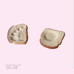 Cover von Those Willows; zwei Toastbrot-Schreiben mit einem Fußabdruck auf rosa Hintergrund