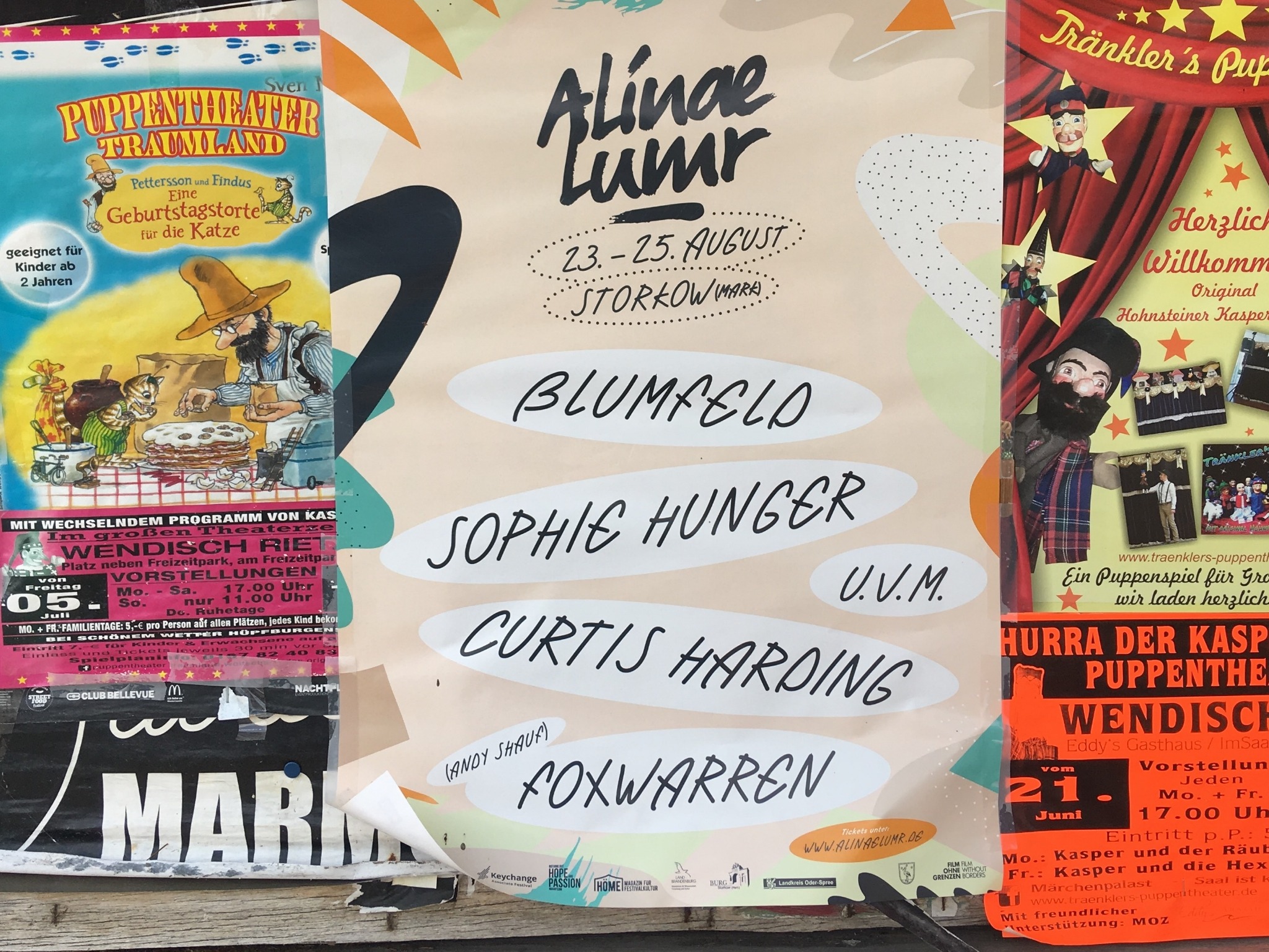 Werbeplakat des Festivals Alinae Lumr in Storkow.