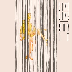 sama_dams - say it; zwei gemalte, gelbe Figuren, die zwischen vertikalen Linien stehen